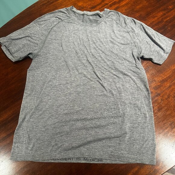 Lululemon active wear T- shirt - Picture 1 of 3